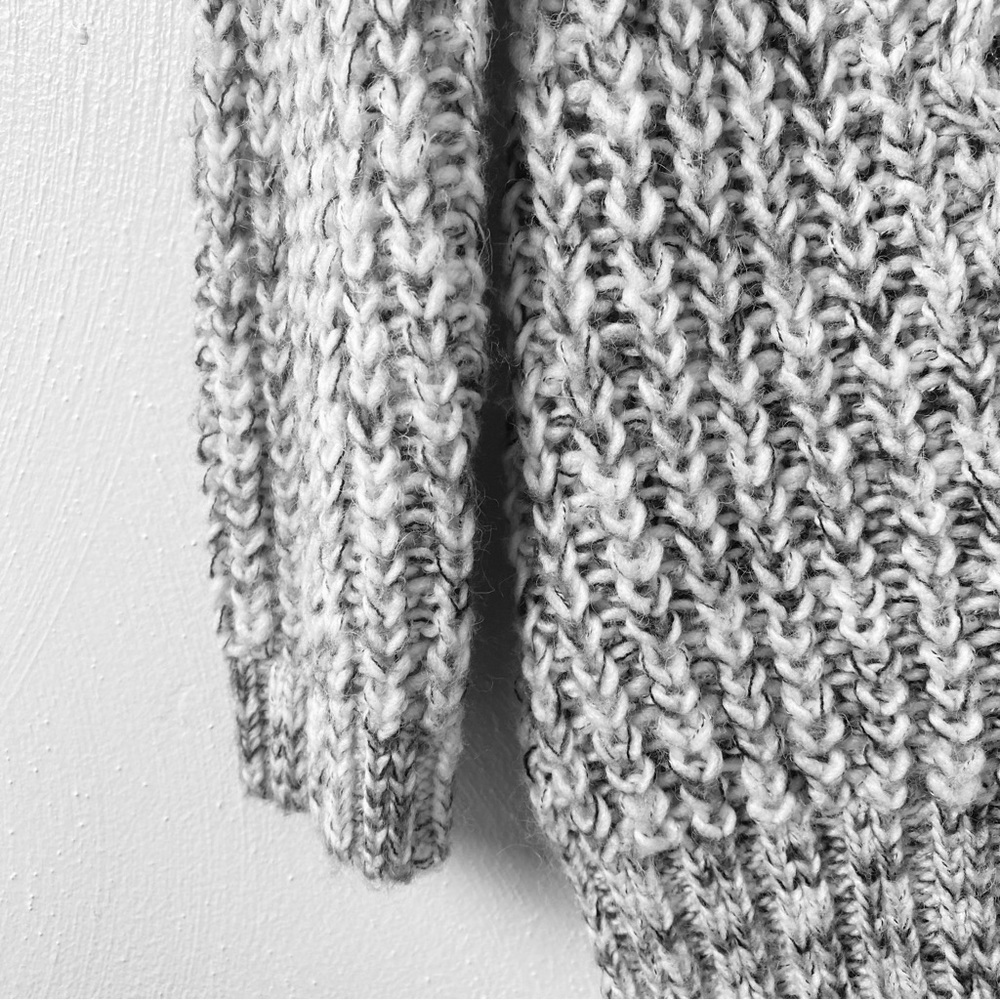 Forever 21 Women Gray Cable Knit 26% Wool Sweater Sz S - Picture 8 of 12